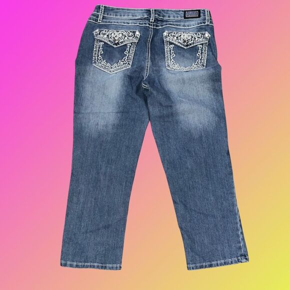 Earl Bedazzled Medium Wash Faded Capri Jeans Size 8 30” #98 - Picture 1 of 5